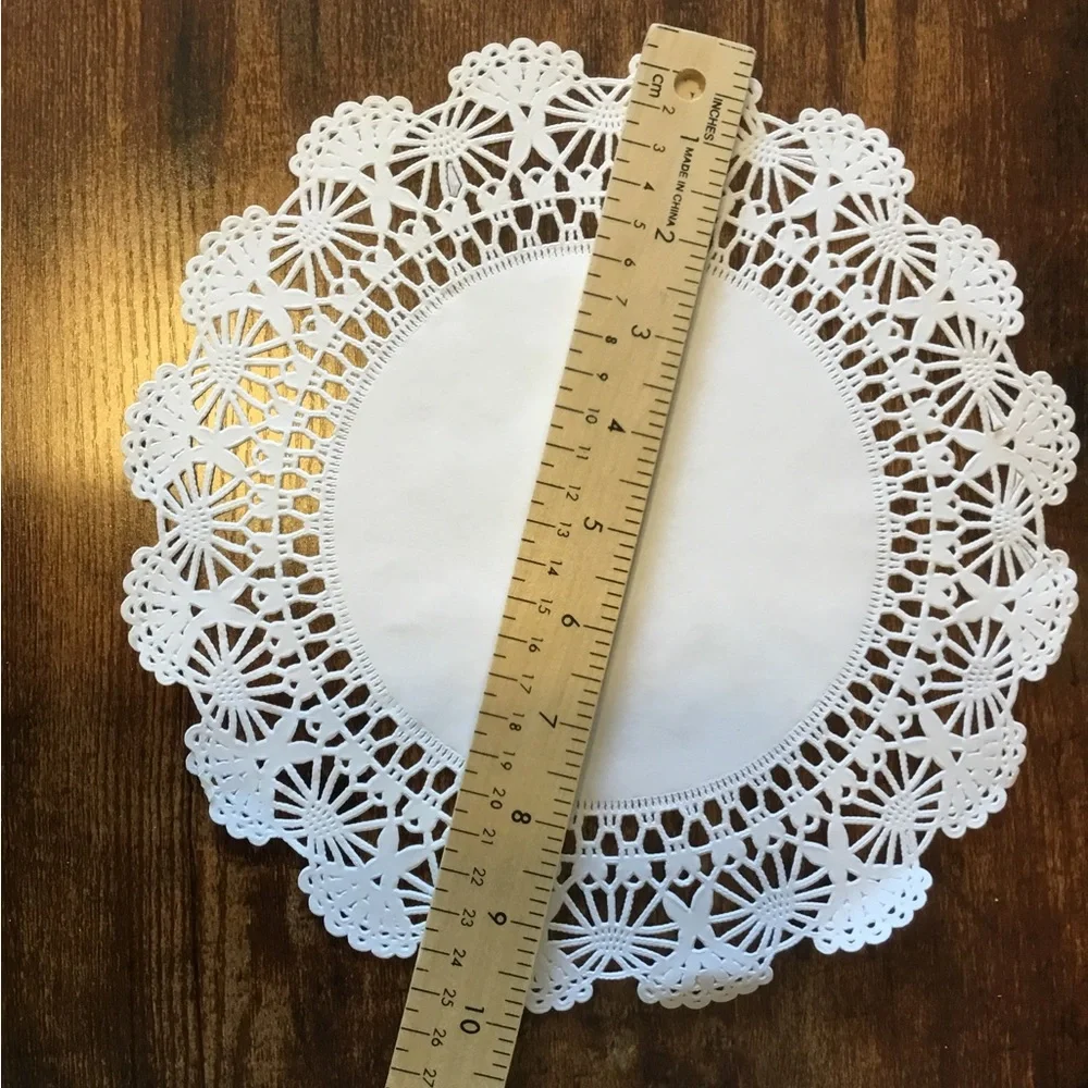 10” Paper DOILIES approx. 200. For placesettings, desserts, cakes, centerpieces